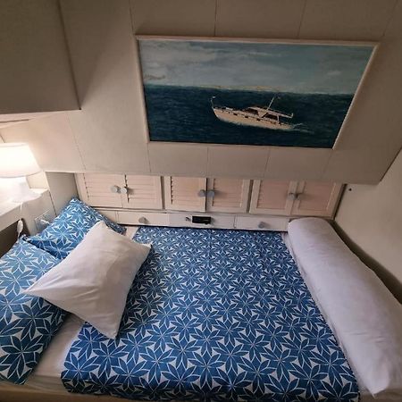 Yate En Gijon , Experiencia Unica B Hotel Bagian luar foto